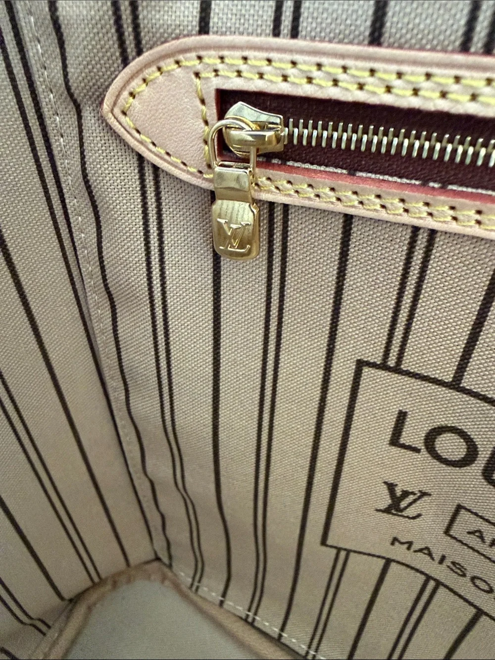 NWT Authentic Louis Vuitton Neverfull MM Tote 2026